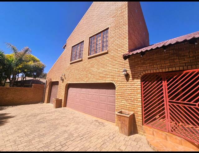 3 BEDROOM HOUSE FOR SALE IN VANDERBIJLPARK SE 4